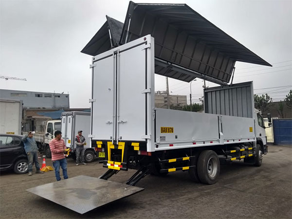 Fabricación de furgones alas de gaviota con rampa